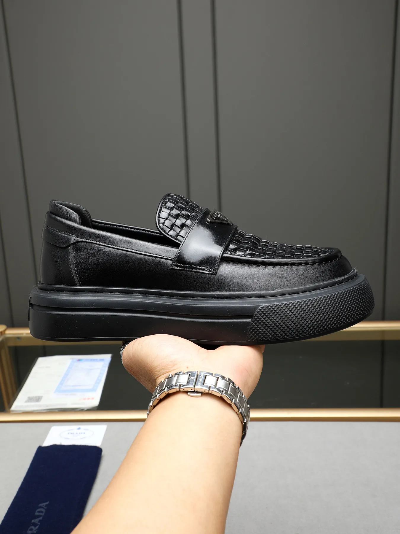 Men's Men's Shoes 💰500 Prada/Prada Men's new casual shoes, this upper is made of imported calfskin + sheep lining! The outsole is made of non-slip foam outsole, which feels good on your feet and is a fashionable and stylish item!  Size: 38-44 (45 customized)